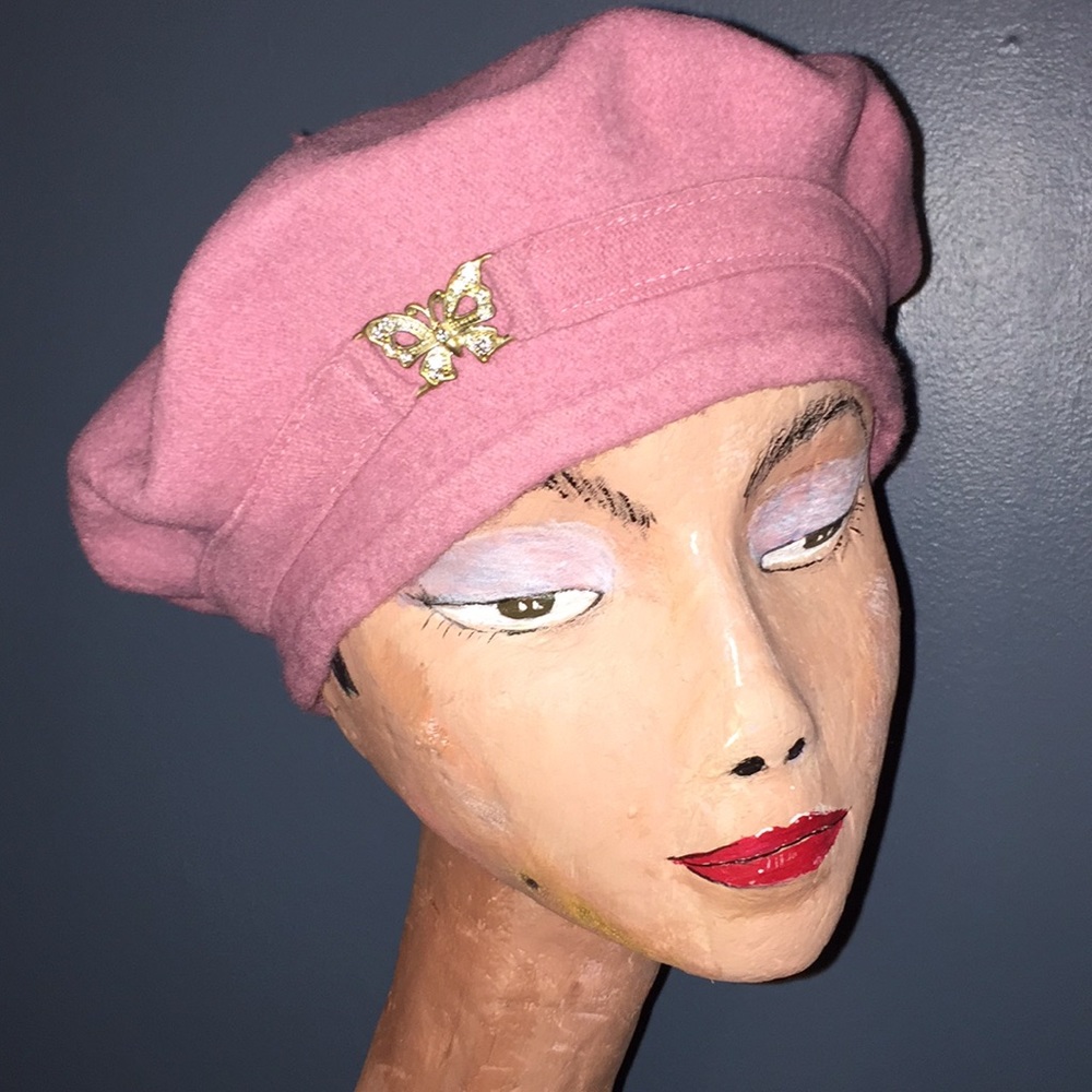 Wool dusty pink beret w faux diamond butterfly
